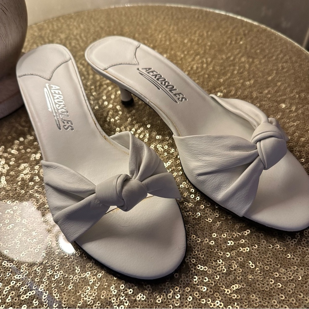 Aerosoles White Open Toe Kitten Heals Size 6.5